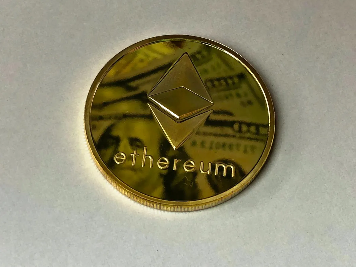 Weekly performance comparison on crypto exchange platform